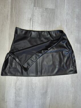 SHEIN Black Faux Leather Mini Skirt